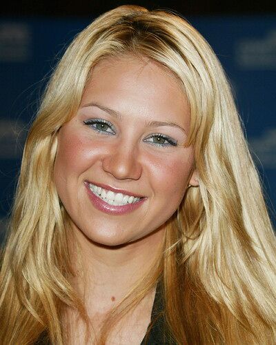 La cara más comprometida de Kournikova