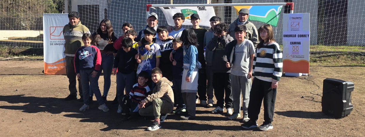 POR LOS CHICOS: La escuela de fútbol Los Amigos recibieron las donaciones de la Unquillo Corre y Camina 2026