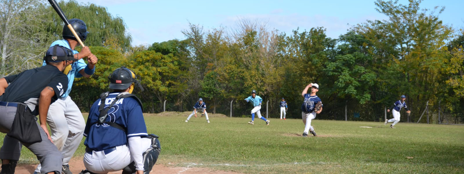 BÃ‰ISBOL: Cuervos no se tomÃ³ Feriado y sorprendiÃ³ al puntero Dolphins en la quinta fecha del torneo de la FCByS
