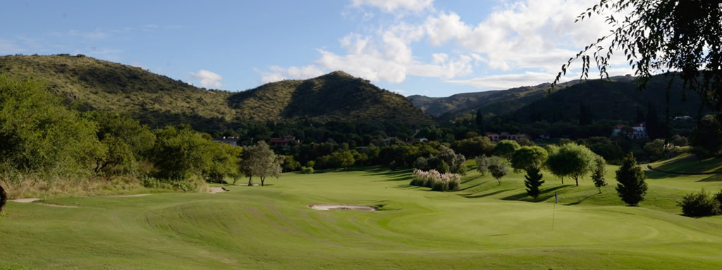 GOLF: El Potrerillo de Larreta recibiÃ³ julio con otra victoria de Andy Schonbaum (h)
