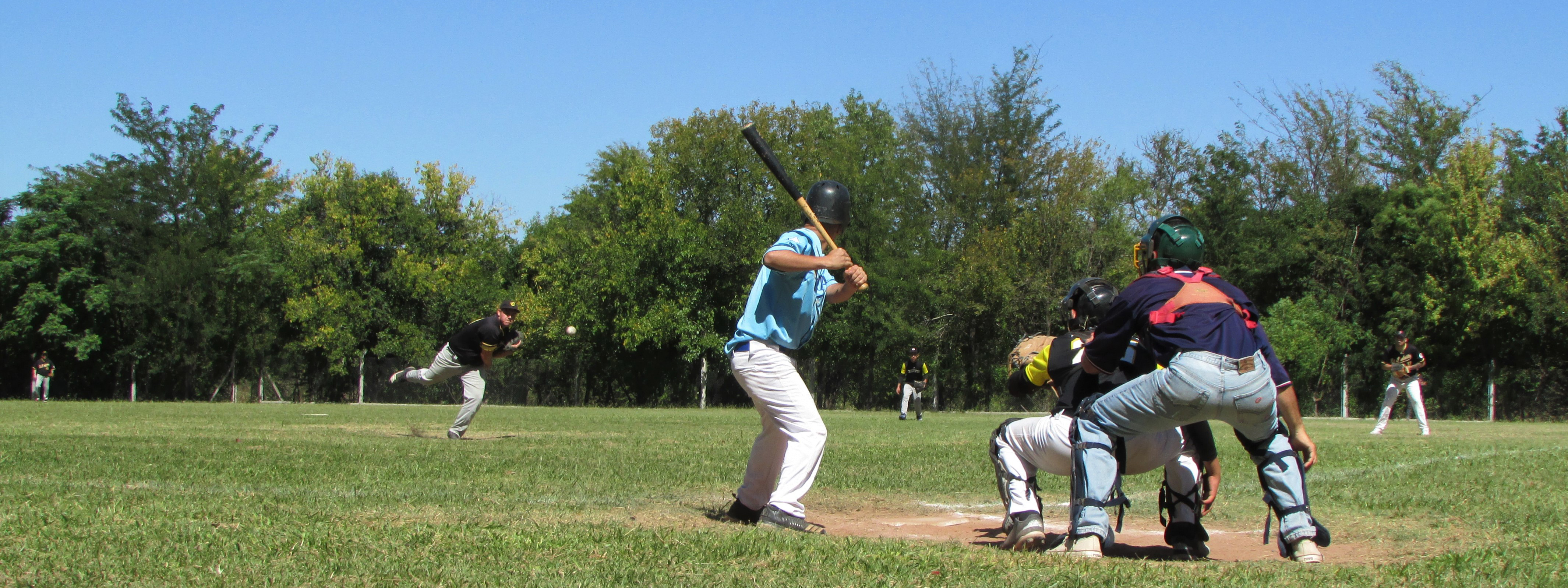 BÃ‰ISBOL: Dolphins y La Barra dieron un paso adelante en el torneo de Primera de la FederaciÃ³n Cordobesa