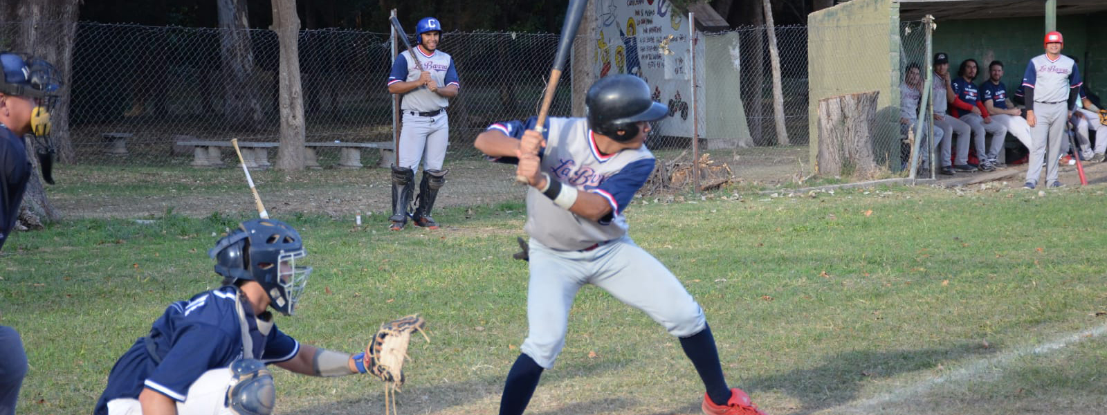 BÃ‰ISBOL: La Barra y Dolphins se despegaron en Primera; Cuervos asaltÃ³ la cima en Reserva