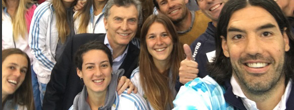 RÃO 2016: Macri le entregÃ³ la bandera a Scola y despidiÃ³ la delegaciÃ³n olÃ­mpica argentina