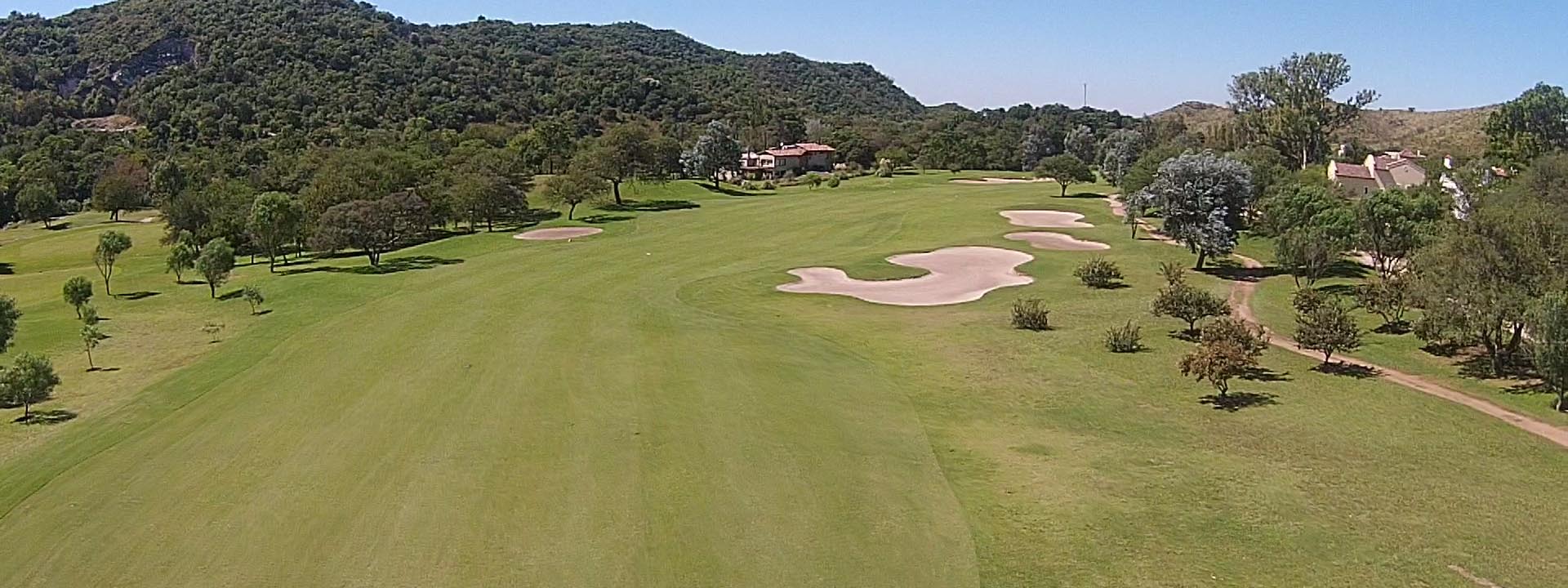 GOLF: Schonbaum (h) y Alejandro Zuberbuhler abrieron el aÃ±o con 72 en El Potrerillo