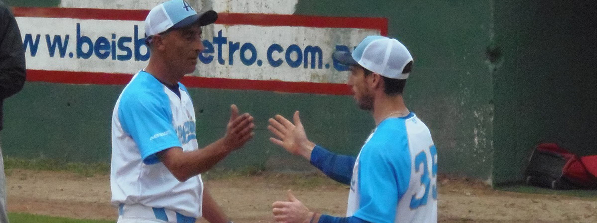 BÃ‰ISBOL: Argentina dio el batacazo, venciÃ³ a CanadÃ¡ 8-3 y sacÃ³ chapa de candidato