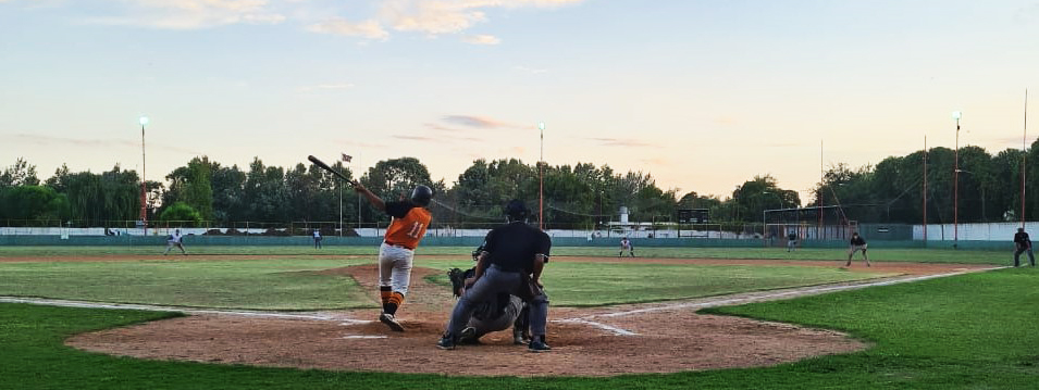 COPA DOLPHINS: Pumas venciÃ³ a Industriales y se prendiÃ³ en la pelea en el bÃ©isbol cordobÃ©s