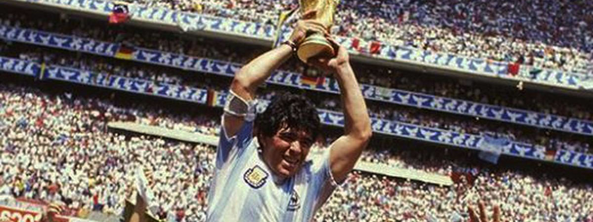 FÃšTBOL: MuriÃ³ Diego Armando Maradona, sÃ­mbolo del fÃºtbol, de la argentinidad y la rebeldÃ­a