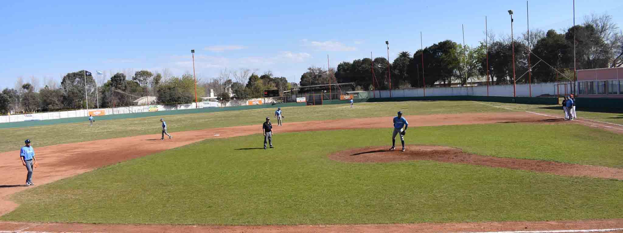 BÃ‰ISBOL: Con triunfos de Cuervos y Arias, arrancÃ³ el torneo de la FederaciÃ³n Cordobesa