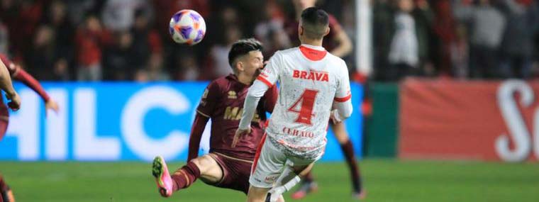 FÃšTBOL: Instituto se llevÃ³ tres puntos ante LanÃºs, como premio a la persistencia