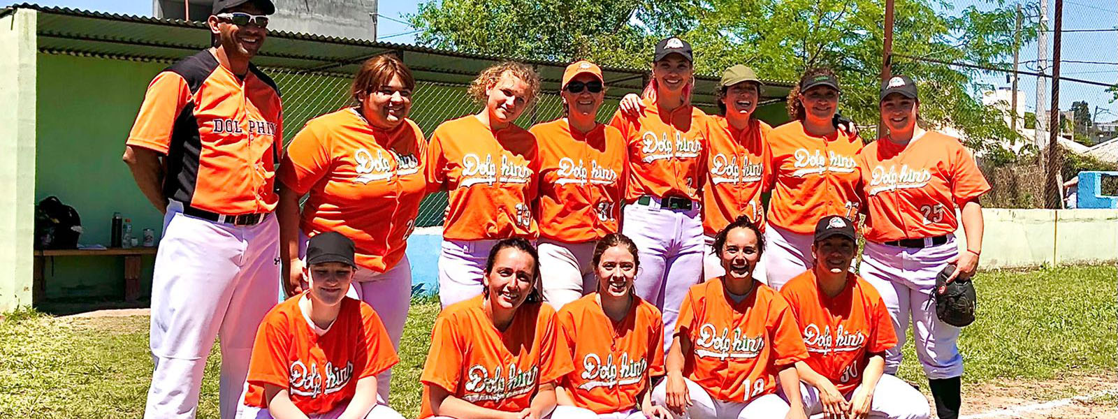 BÃ‰ISBOL: El equipo femenino y la U10 del Club Dolphins van a Salta por otro festejo